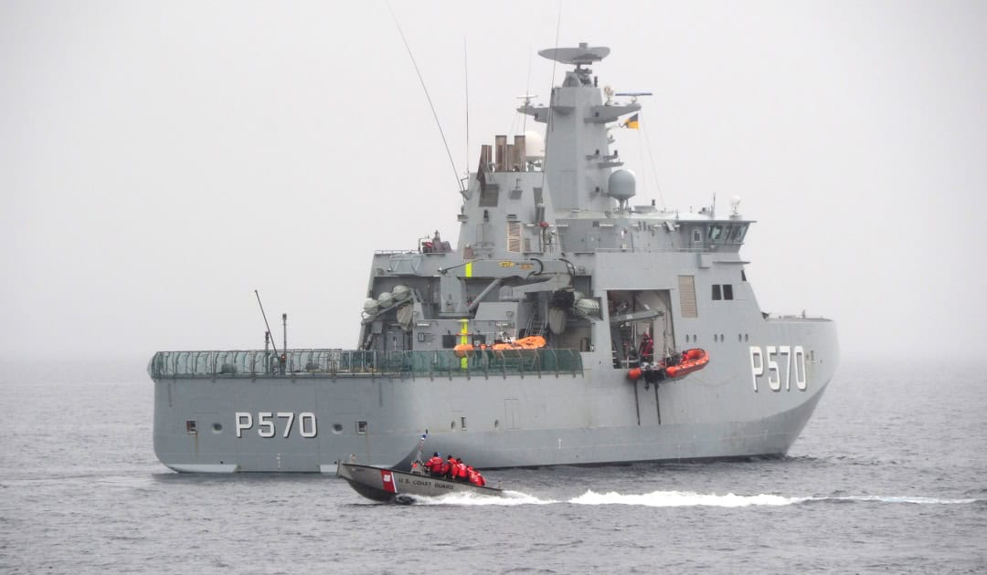 The Knud Rasmussen vessel during an excercise in 2010 with the U.S. Coast Guard. Photo: George Degener, Wikimedia Commons