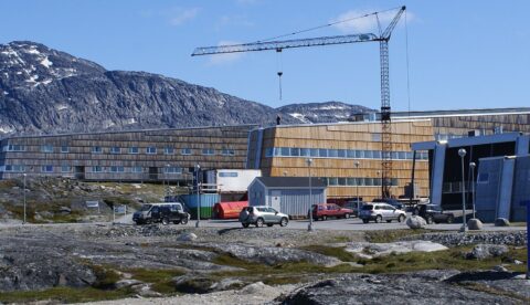 GEUS, the institution behind the recent landslide, is an independent research organisation but its offices in Nuuk are housed in this building in the center, along with the Greenland Institute of Natural Resources, and next to the University of Greenland. Photo: Wikimedia Commons